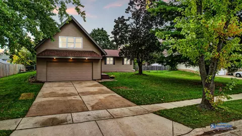 5106 W Ashland Dr, Mchenry, IL 60050