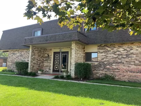 9188 South Rd #1A, Palos Hills, IL 60465