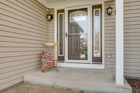 370 Olson Ct, Batavia, IL 60510 photo 3