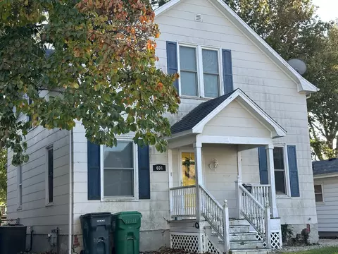 604 W South St, Clinton, IL 61727