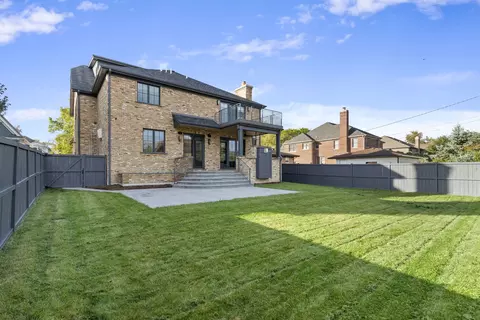 Exterior - 239 E Oneida Ave, Elmhurst, IL 60126 photo 9 of 13
