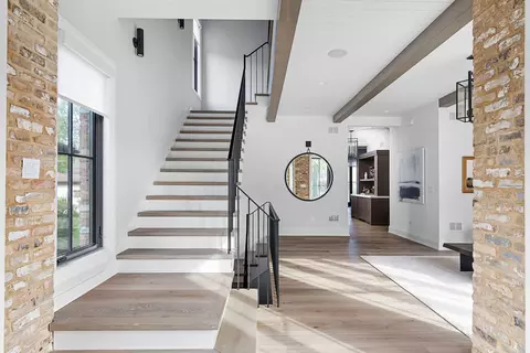 Entry Way - 239 E Oneida Ave, Elmhurst, IL 60126 photo 1 of 4
