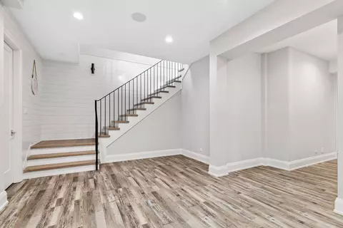 Entry Way - 239 E Oneida Ave, Elmhurst, IL 60126 photo 4 of 4
