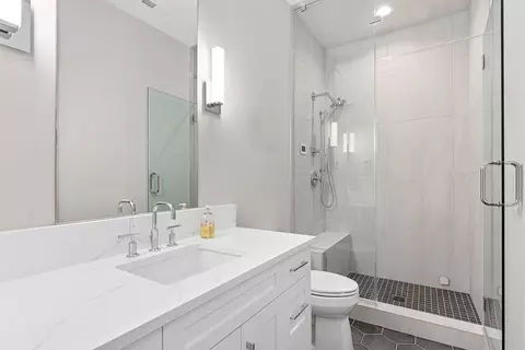 Bath - 239 E Oneida Ave, Elmhurst, IL 60126 photo 10 of 10
