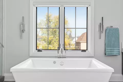 Bath - 239 E Oneida Ave, Elmhurst, IL 60126 photo 3 of 10