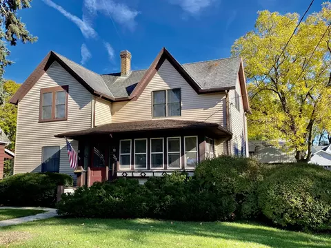 318 S 7th St, Dekalb, IL 60115