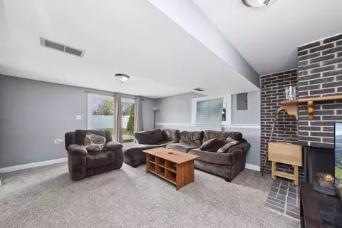 Living - 15428 Pine Dr, Oak Forest, IL 60452 photo 4 of 5
