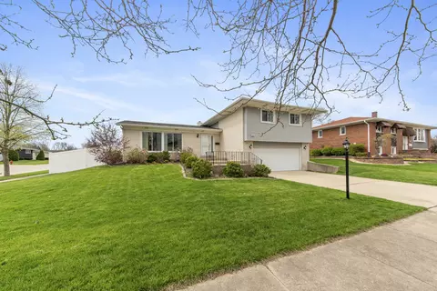 Exterior - 15428 Pine Dr, Oak Forest, IL 60452 photo 3 of 7