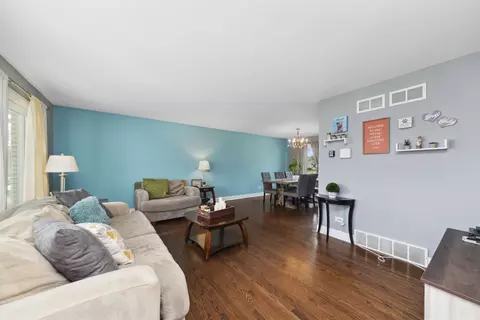 Living - 15428 Pine Dr, Oak Forest, IL 60452 photo 2 of 5
