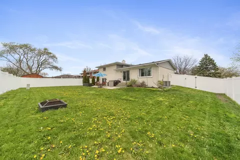 Exterior - 15428 Pine Dr, Oak Forest, IL 60452 photo 7 of 7