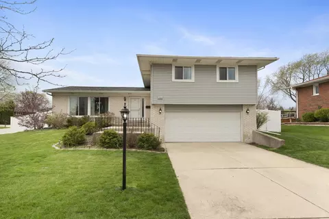 15428 Pine Dr, Oak Forest, IL 60452