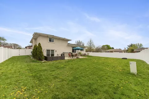 Exterior - 15428 Pine Dr, Oak Forest, IL 60452 photo 6 of 7