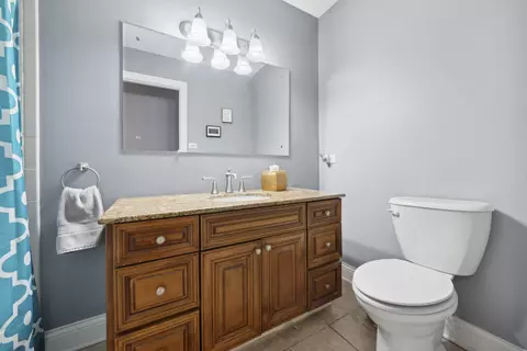 Bath - 15428 Pine Dr, Oak Forest, IL 60452 photo 2 of 3