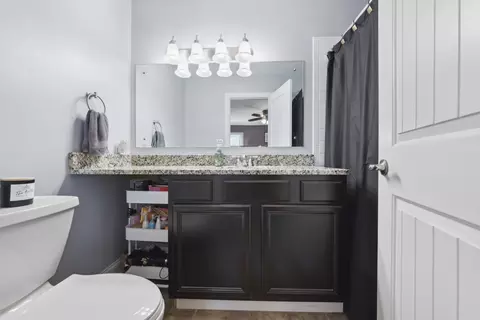 Bath - 15428 Pine Dr, Oak Forest, IL 60452 photo 1 of 3