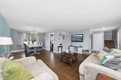 Living - 15428 Pine Dr, Oak Forest, IL 60452 photo 3 of 5