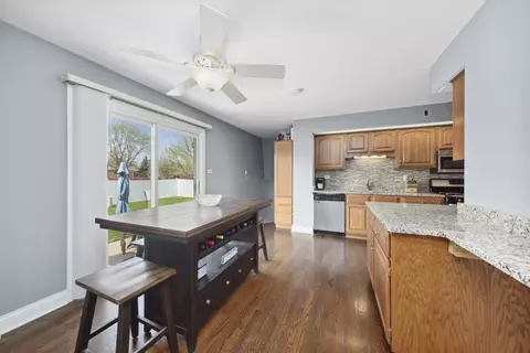 Kitchen - 15428 Pine Dr, Oak Forest, IL 60452 photo 2 of 3