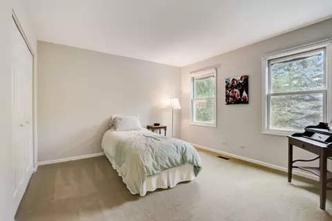 681 Kylemore Dr, Des Plaines, IL 60016 photo 25