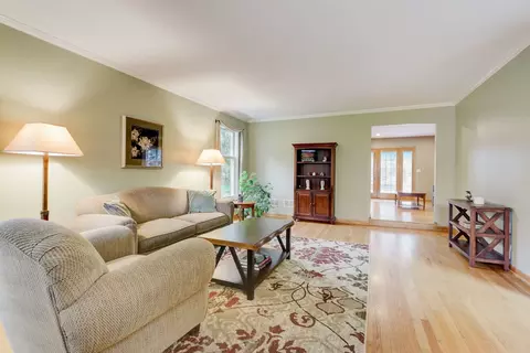 681 Kylemore Dr, Des Plaines, IL 60016 photo 5