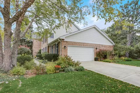 681 Kylemore Dr, Des Plaines, IL 60016 photo 4