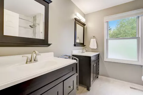 681 Kylemore Dr, Des Plaines, IL 60016 photo 26