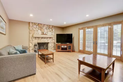 681 Kylemore Dr, Des Plaines, IL 60016 photo 8