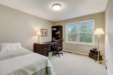 681 Kylemore Dr, Des Plaines, IL 60016 photo 24