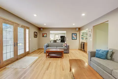681 Kylemore Dr, Des Plaines, IL 60016 photo 9