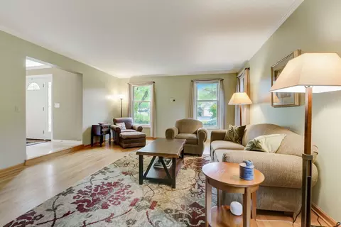 681 Kylemore Dr, Des Plaines, IL 60016 photo 6