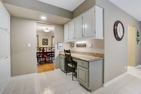 681 Kylemore Dr, Des Plaines, IL 60016 photo 16