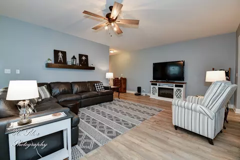 355 Snow Drop Ln, Elgin, IL 60124 photo 13