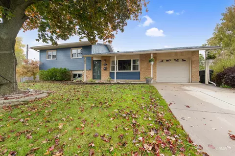 635 Maywood Ln, Hoffman Estates, IL 60169