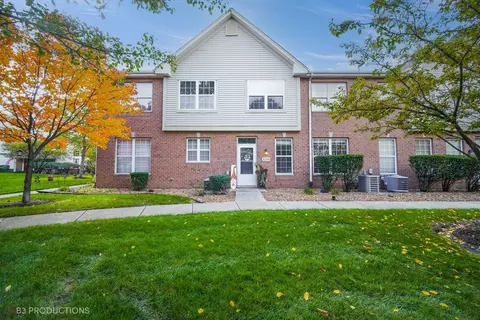 9239 W Arquilla Dr, Mokena, IL 60448