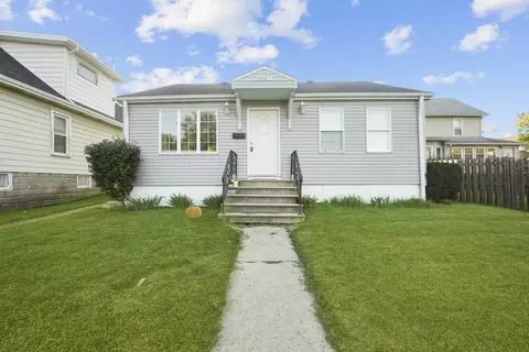 1027 Summit St, Joliet, IL 60435