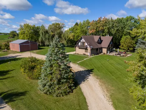 10405 Alden Rd, Harvard, IL 60033