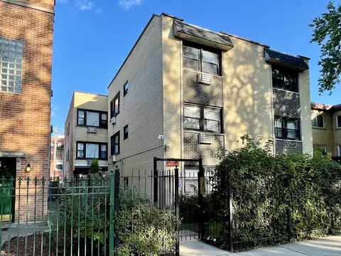 7407 N Winchester Ave #301, Chicago, IL 60626