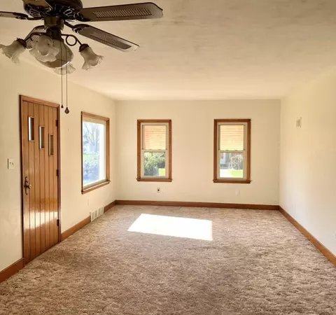630 W Devlin St, Spring Valley, IL 61362 photo 9