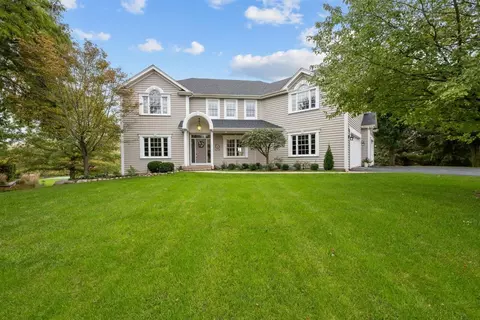 7 N711 Phar Lap Dr, Saint Charles, IL 60175
