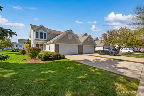 836 Stonebridge Ln, Crystal Lake, IL 60014