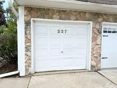 227 Sunset Ct #0, Vernon Hills, IL 60061