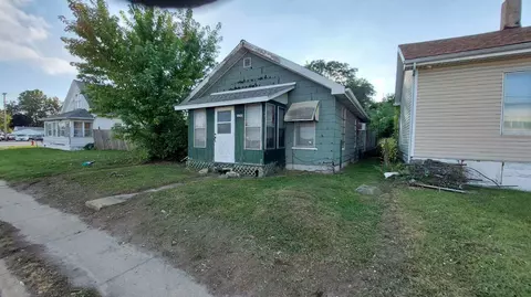 2015 N Woodford St, Decatur, IL 62526