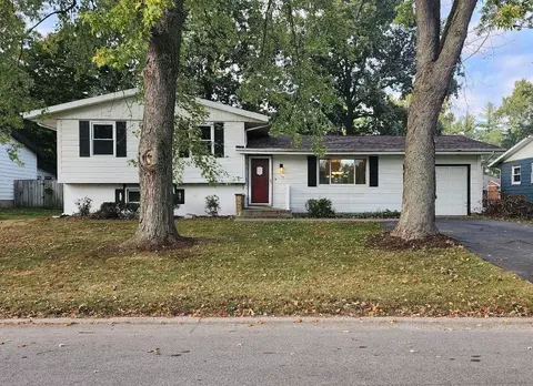 105 Meadowlane Dr, Catlin, IL 61817