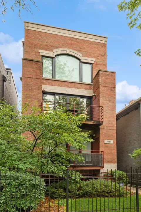 1629 N Oakley Ave #1, Chicago, IL 60647