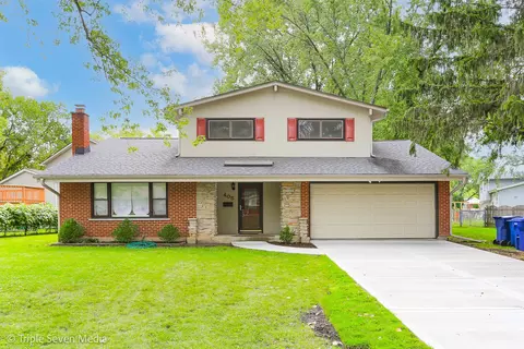 405 Hickory Ln, Schaumburg, IL 60193