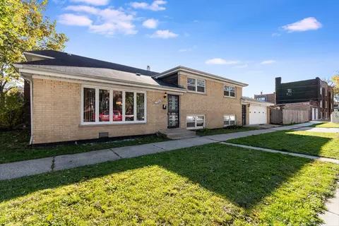 2300 Elmwood Ave, Berwyn, IL 60402