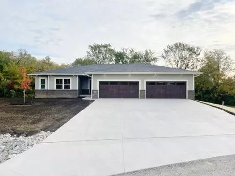 207 Bowz Dr, Downs, IL 61736