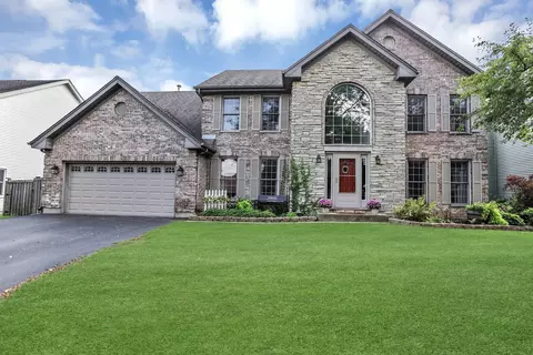 909 Pearson Rd, Cary, IL 60013