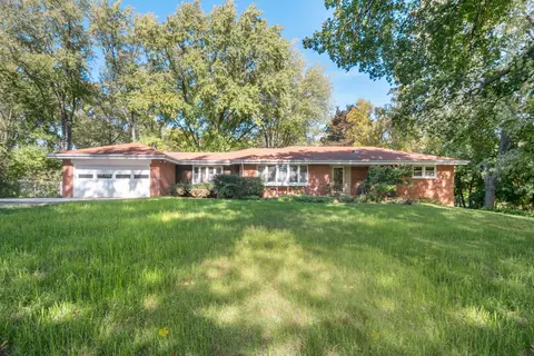 49 Valley Rd, Indian Creek, IL 60061