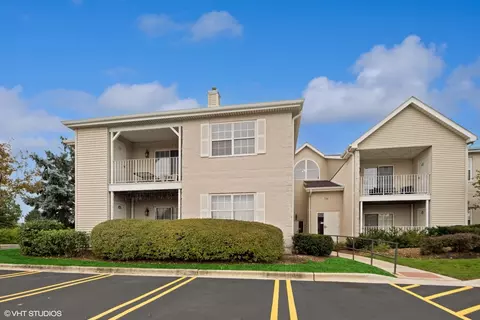 794 N Gary Ave #102, Carol Stream, IL 60188