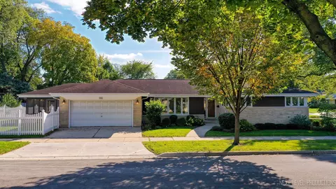 106 E Adams St, Elmhurst, IL 60126