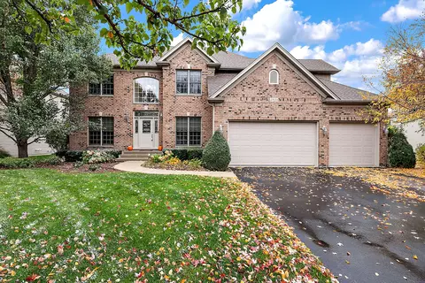 2828 Lobelia Cir, Naperville, IL 60564